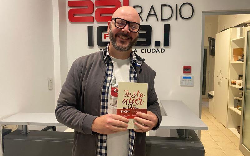 Max Bidart: "Contar es parte de mi vida todo el tiempo" 221 Radio