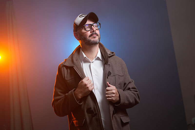 Max Bidart presenta “Justo Ayer” en el Colegio Nacional de Mercedes, Buenos Aires