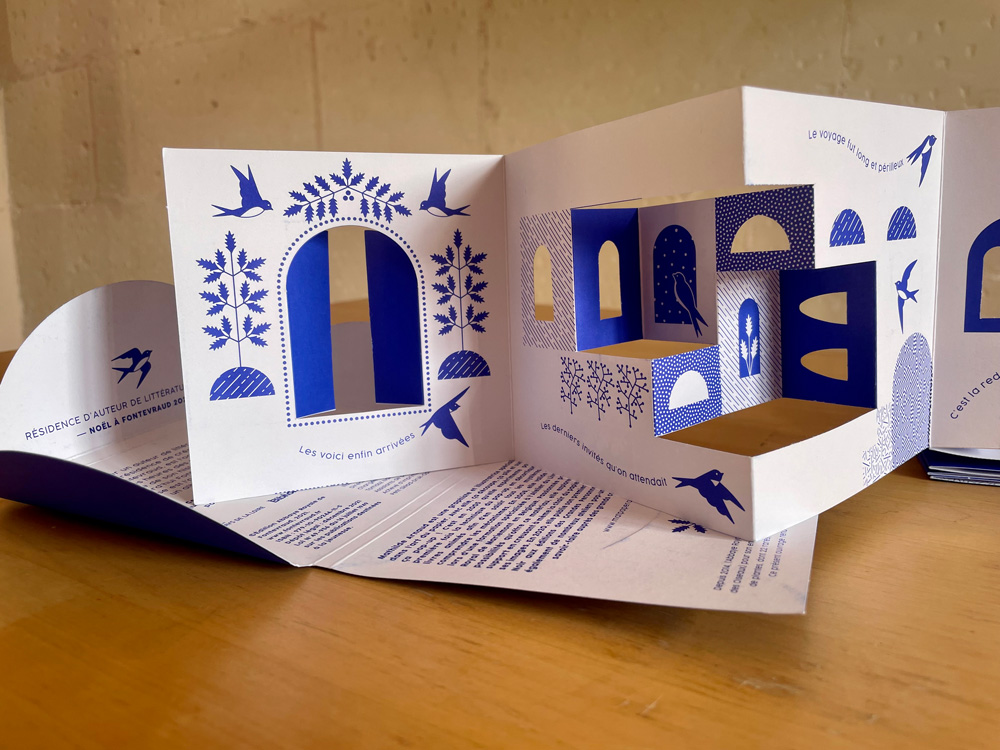 Mathilde Arnaud. Libro pop-up Hirondelles de Noël realizado paral’Abbaye Royale de Fontevraud